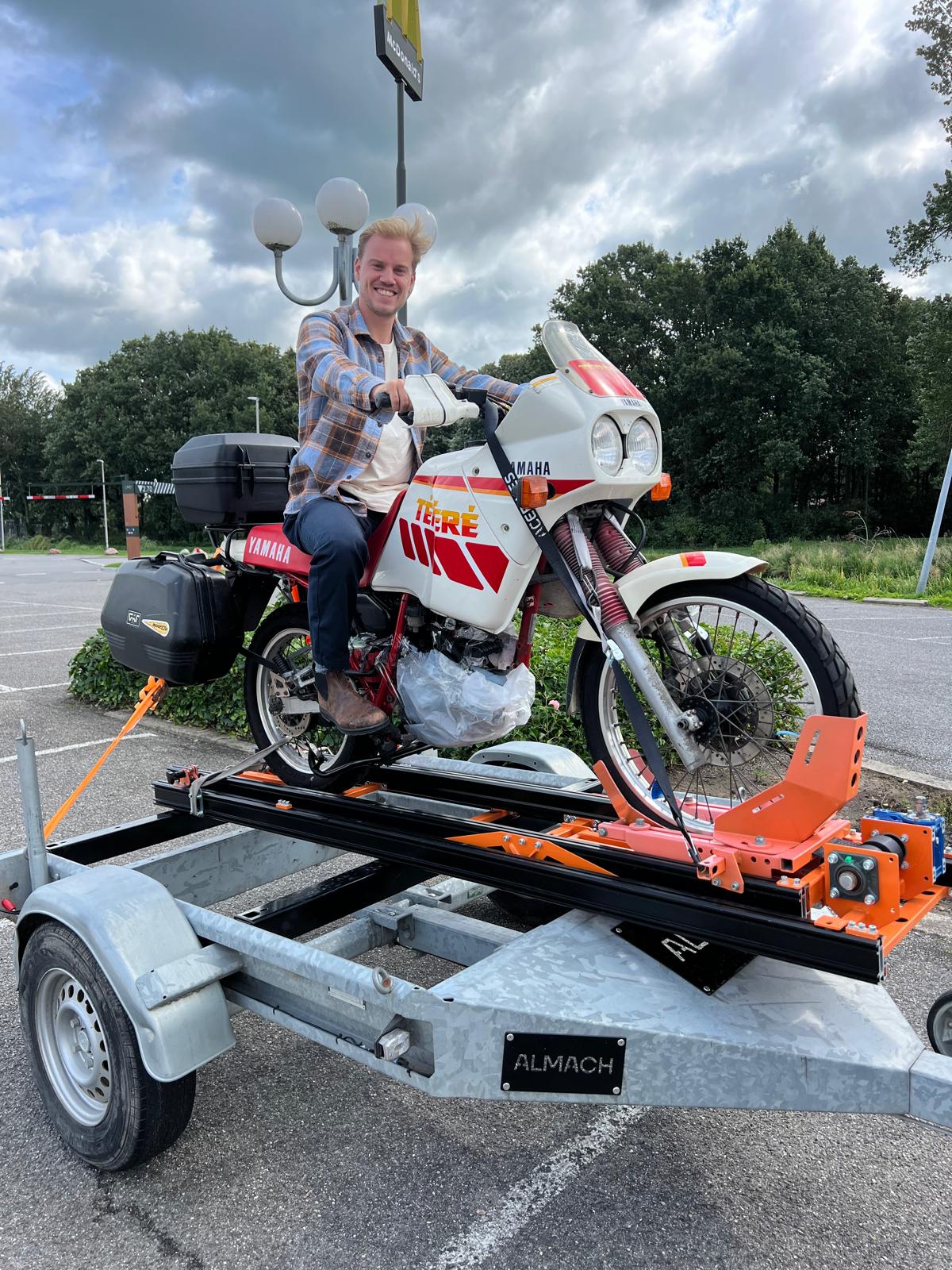 HUREN: Motoraanhanger voor één motor