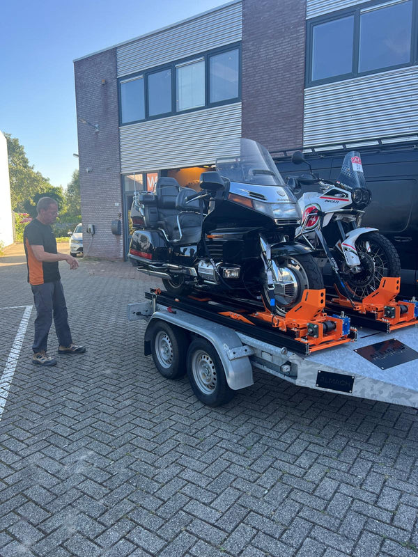 Motoraanhanger voor 2 motoren